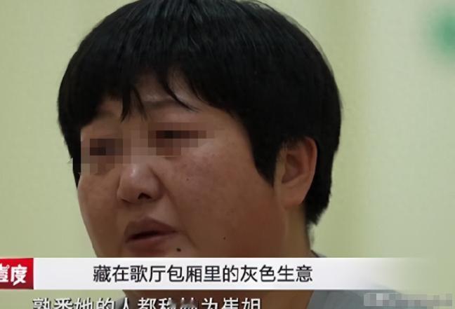 7月27日报道，少女沉沦了，为了早些出来打工挣钱，就去练歌厅里上班。没想到，在女