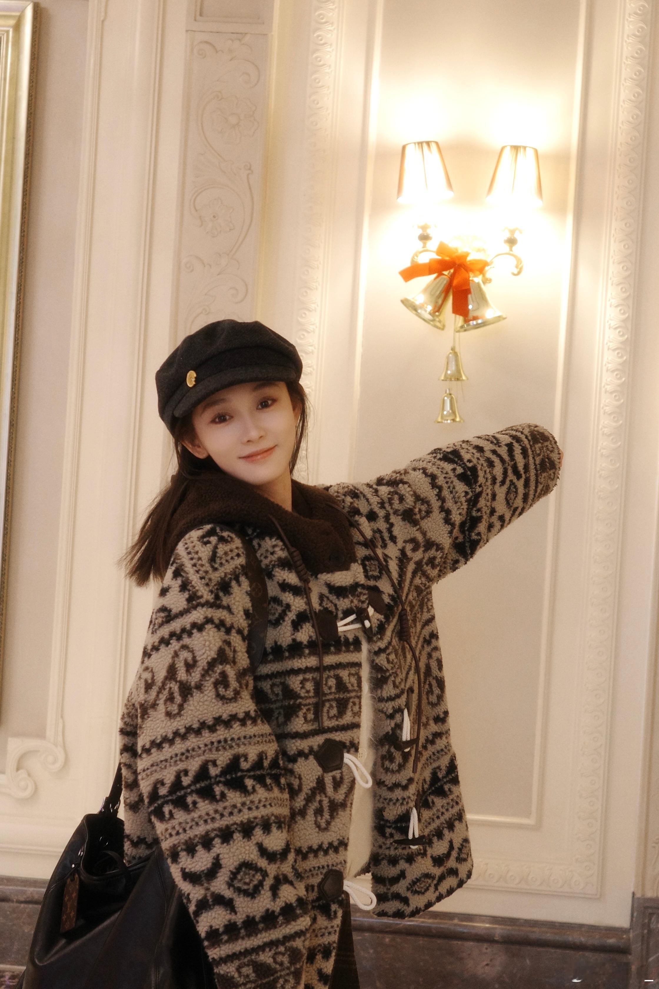 提问：羽华今天出去玩了吗骄阳似我