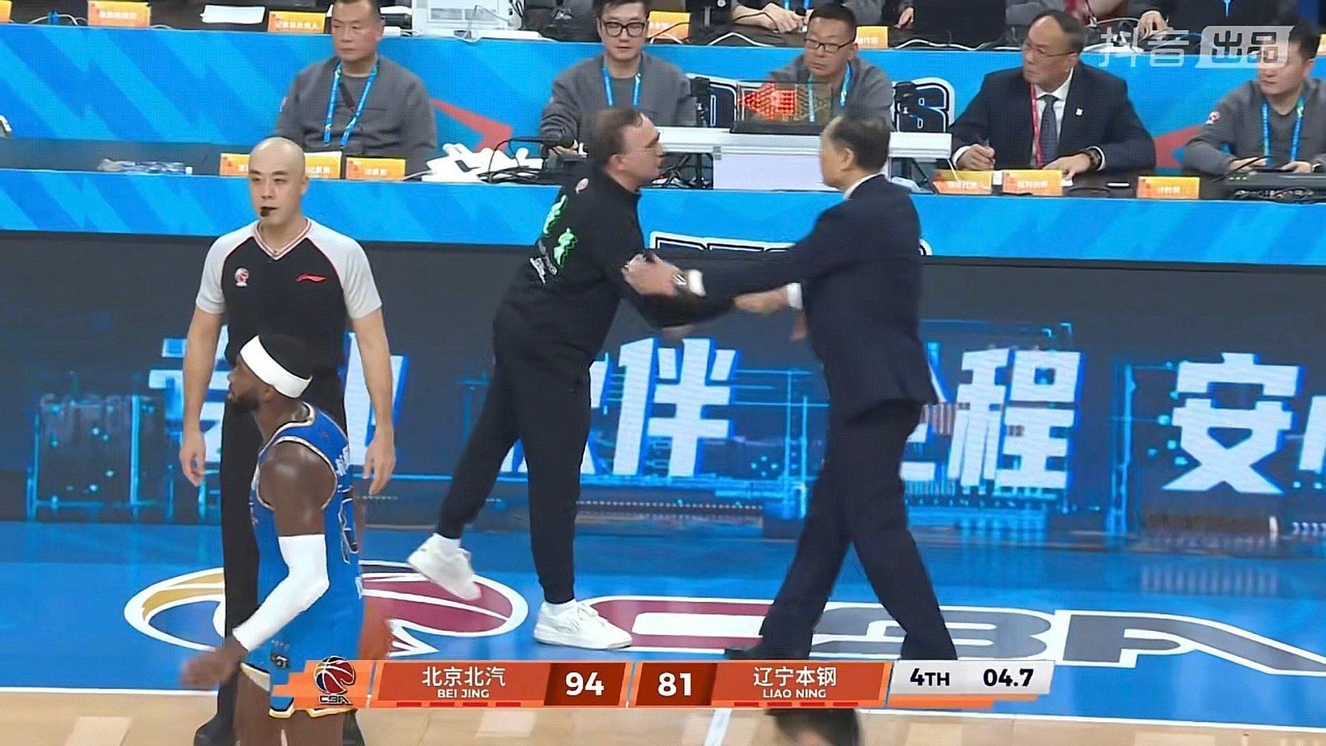 第四节没顶住，自己问题就是防对面外线吃亏，但这也没办法。整体发挥还是不错的，态度