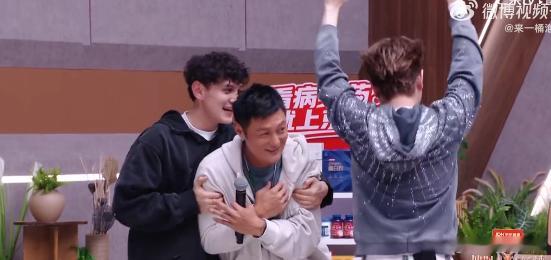 余文乐部落全员晋级余文乐艾热王以太组第一余文乐披哥一公上半场第一 不同领域的哥哥