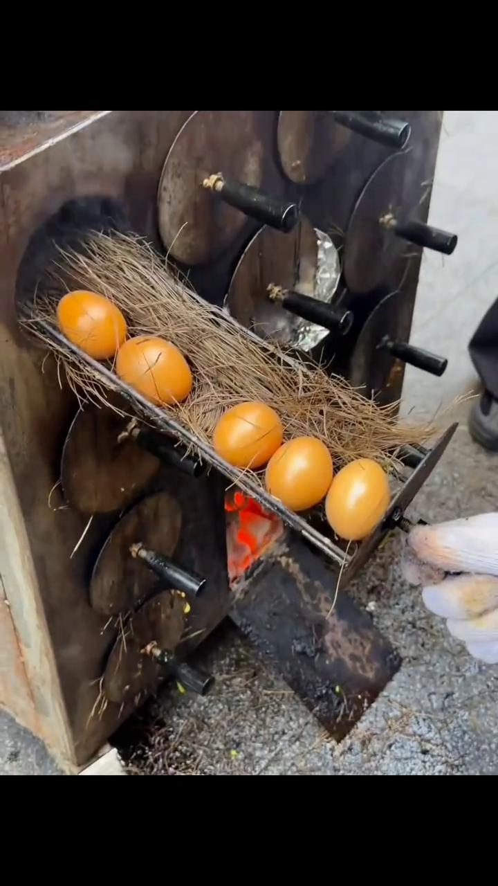 烧烤绝了。
烤猪蹄、烤奶香土豆，好香。烤蚕蛹、烤鸡蛋、烤大乳鸽、炭烤松饼大油边、