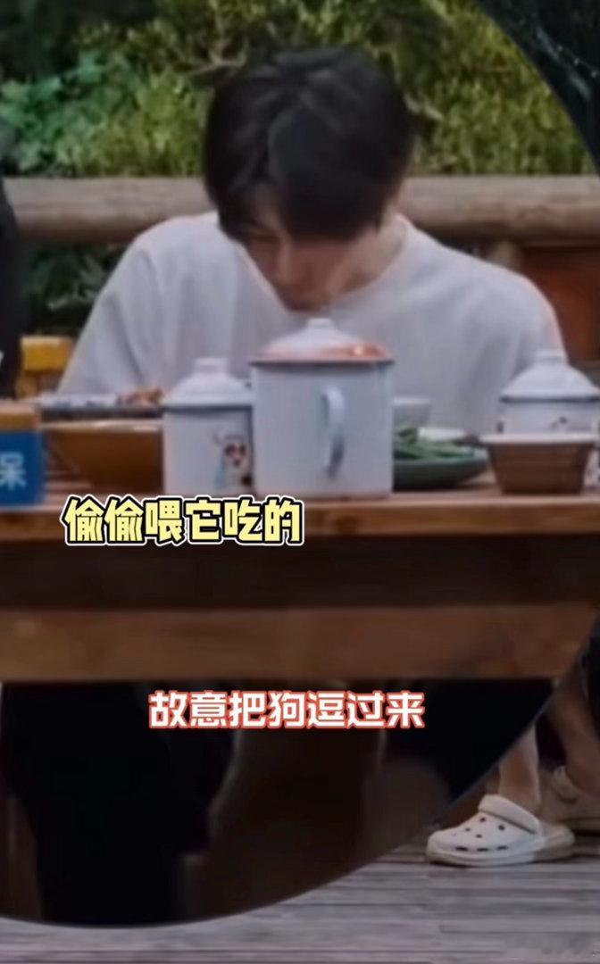 谁来管管张凌赫的手张凌赫这双手真的毫无边界感，调皮捣蛋从不嫌疲惫，总能轻易勾人心