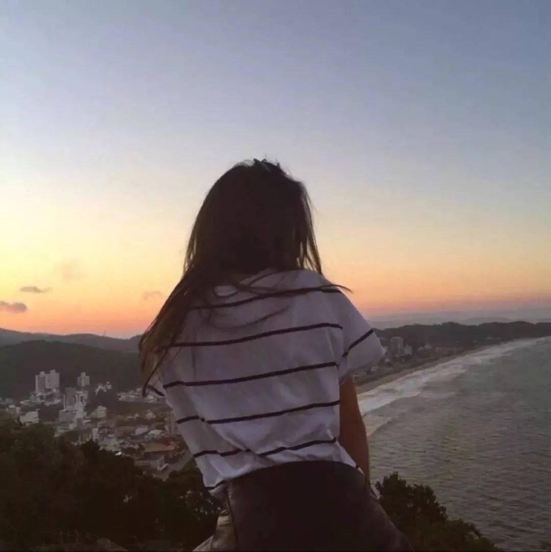 感情里，态度永远比道理重要。

吵架的时候，不用非要争谁对谁错。

哪怕你占理，