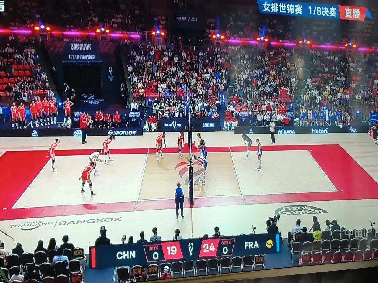 中国女排首发阵容与对阵多米尼加女排的阵容相同，让我们一起来为中国女排加油，争取拿