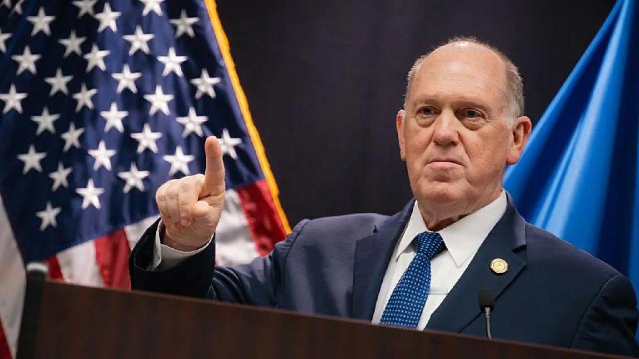 白宫边境事务负责人汤姆·霍曼在两名美国公民遭枪击身亡后宣布，将“减少”在明尼阿波