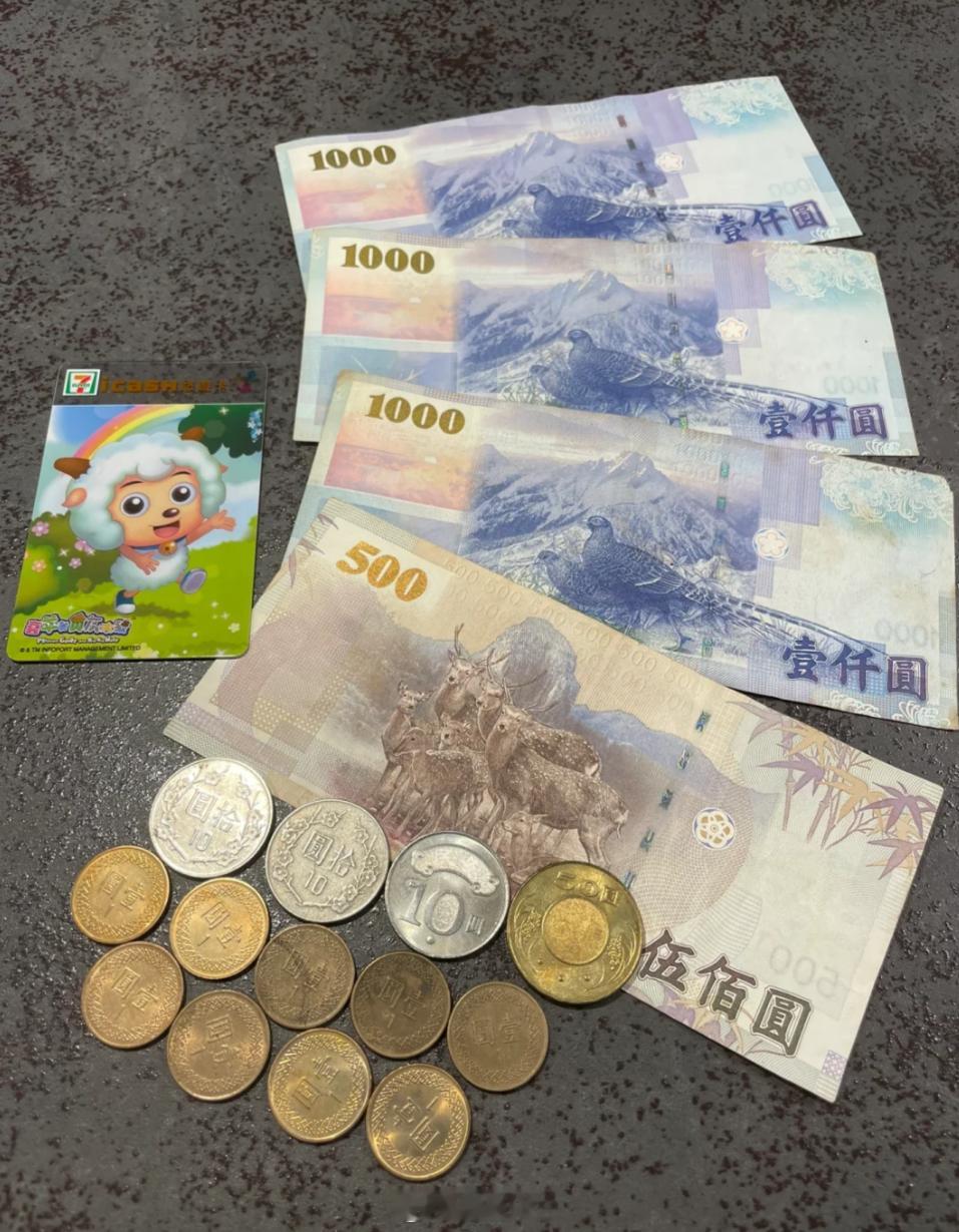 最近为啥这么热 真的，花现金比较省钱！！在台北生活好热，每次掏钱，找钱的时候，会