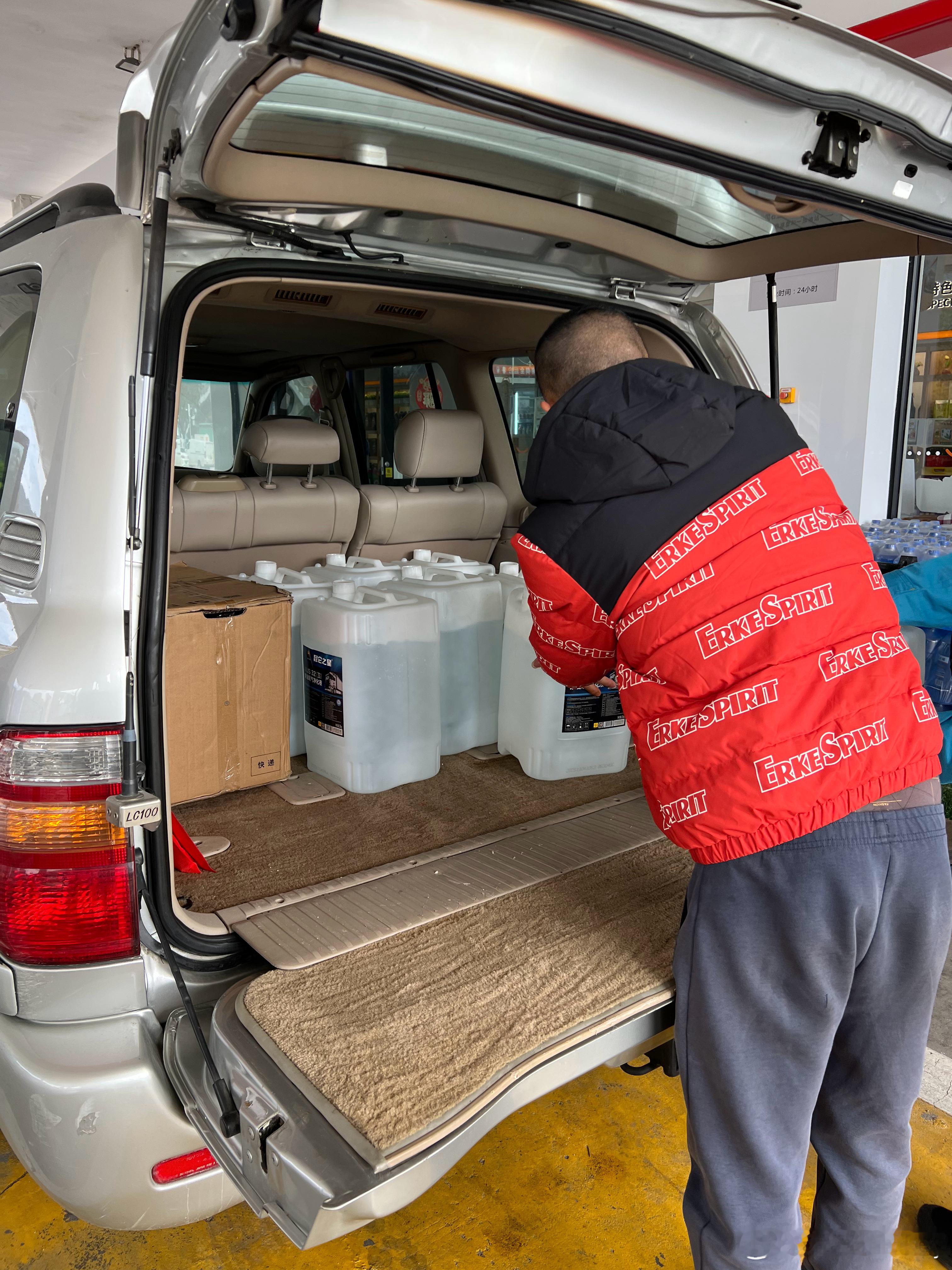 牛头车用来干牛活，合理，装十几桶尿素轻轻松松