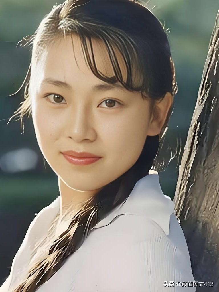 黄秋燕，港风美人，一颦一笑皆是经典。从《少林寺》到《南北少林》，她用英姿飒爽的身