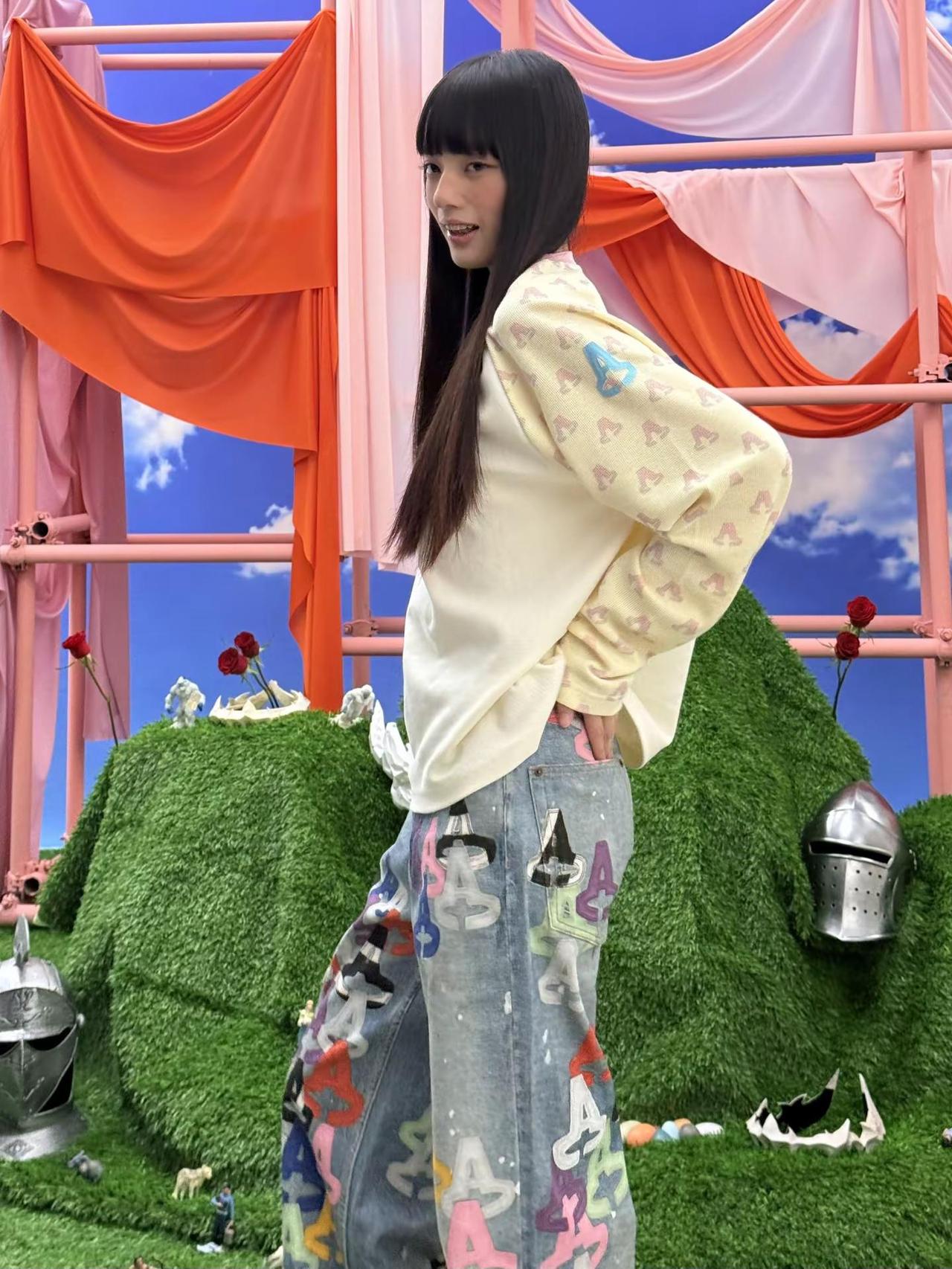 📸解锁一组片场花絮 期待已久的A系列终于要来啦！这一期，大家最喜欢的新品是——