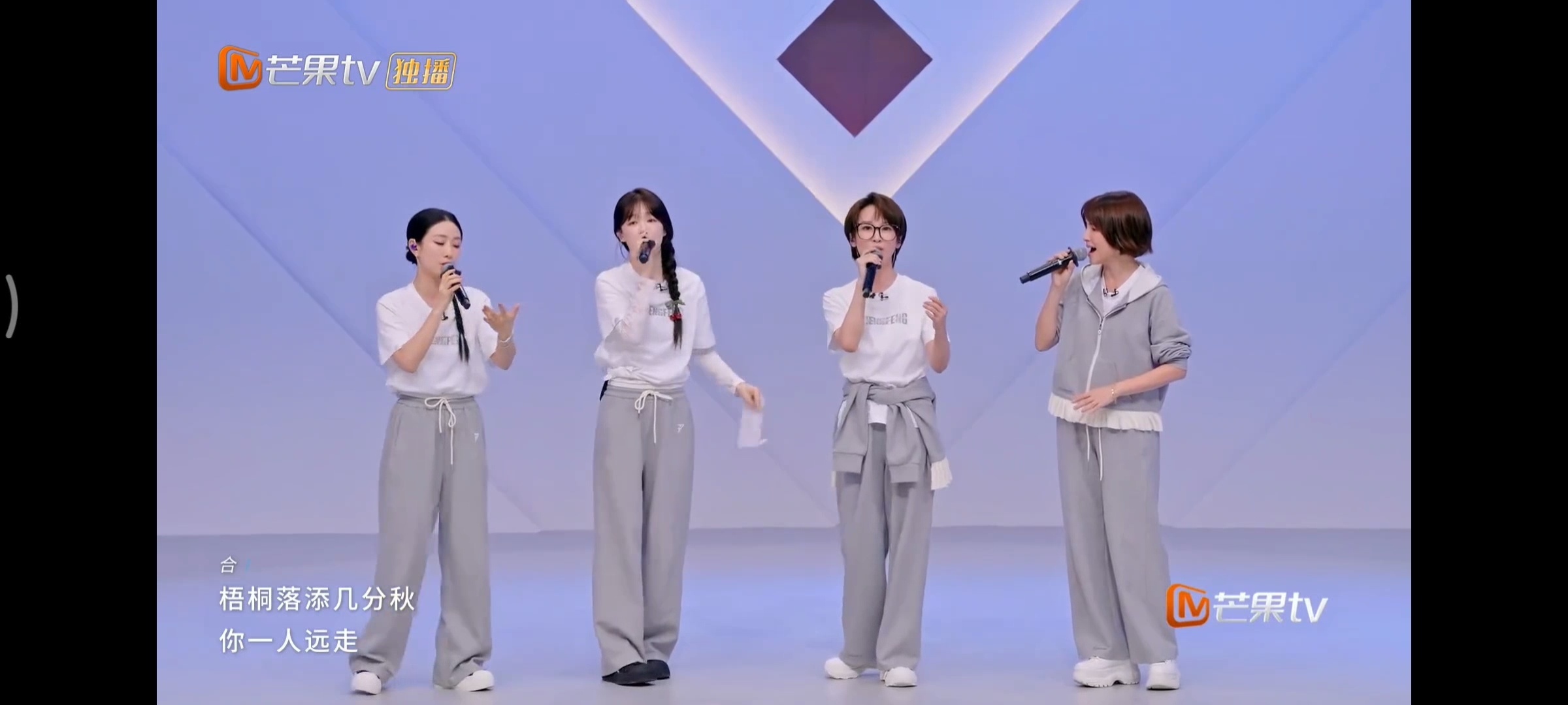 谢楠仅用一天就背完了词乘风2026  谢楠的“卷”，是悄无声息但一击必中的。当大