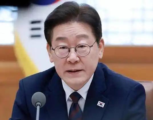 中东一乱，韩国被“打疼”了！
 
韩国政府正式宣布，从3月25号零点起，所有公家