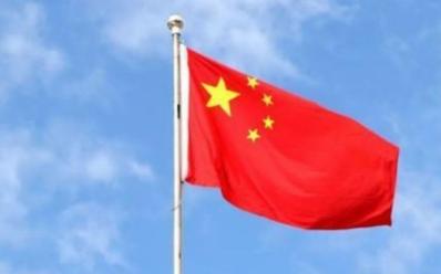 菲律宾总统马科斯有些慌了，希望赶紧跟中国重置关系，先进行合作再谈矛盾。
 
近期