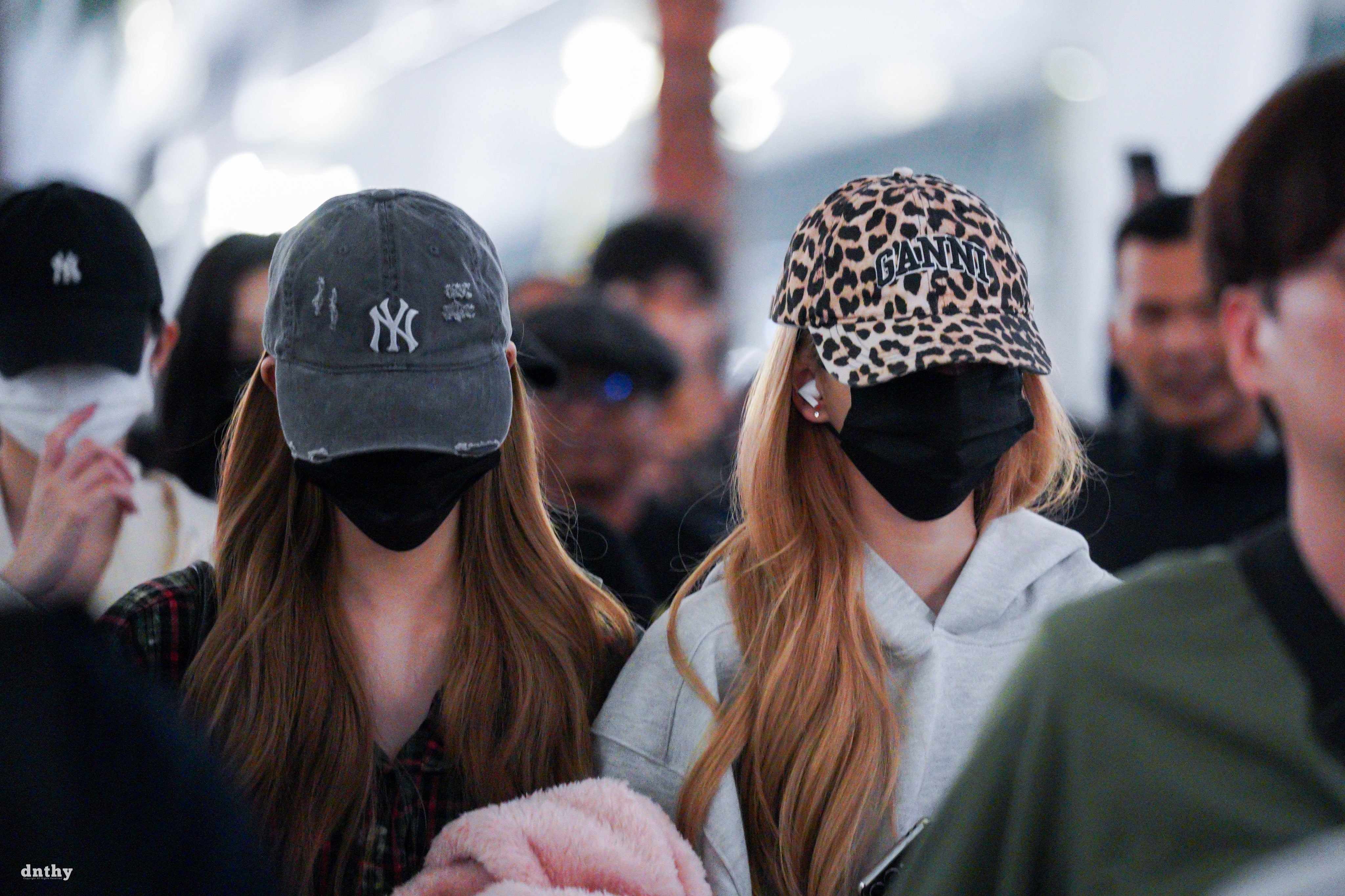 依旧红眼航班回家🛫.dnthy_/