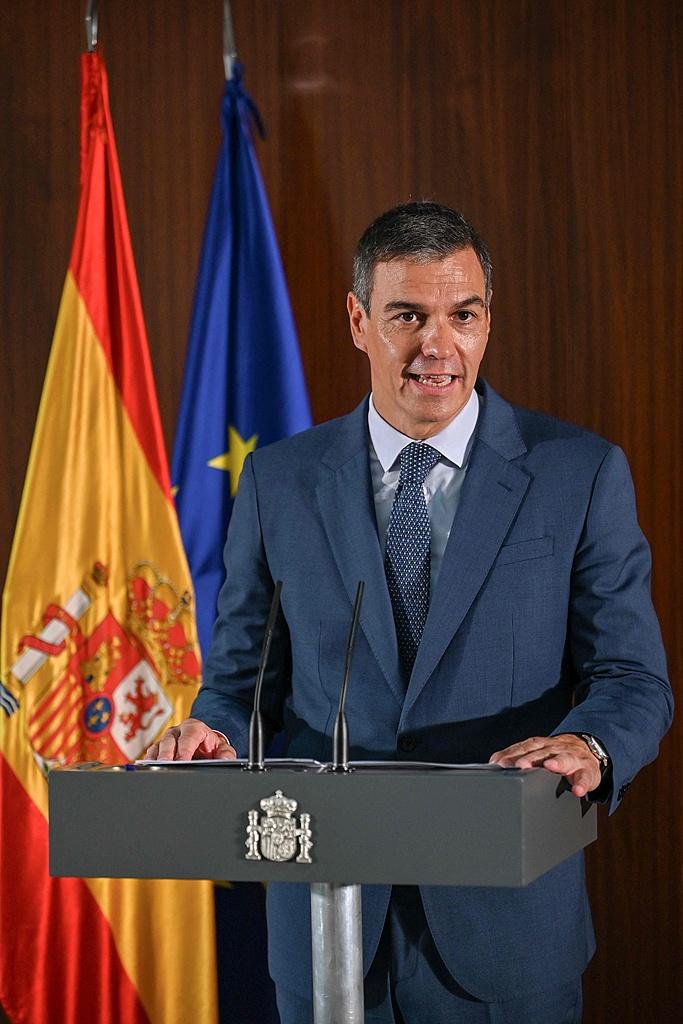 4 月 13 号，被特朗普骂"北约叛徒"的西班牙首相佩德罗·桑切斯来了。

四年