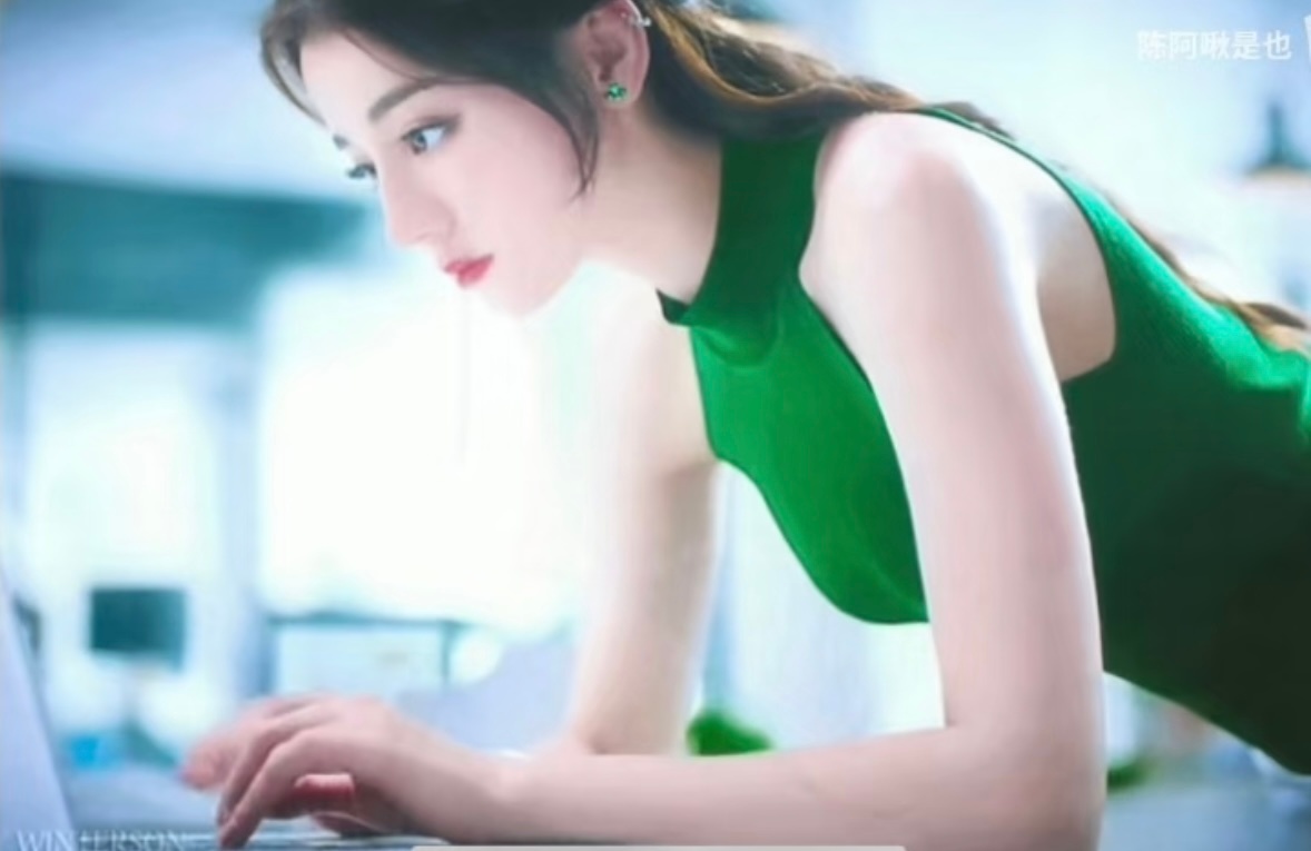 你们知道吗迪丽热巴每次健身的时候就这样把我压在身下…… 