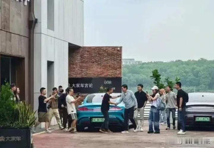 现在越来越多居心不良的人，比如华为有负面舆论，很多人会说是小米水军造谣抹黑；小米