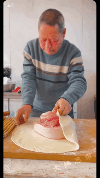 痴呆过重！
痴呆症走路都划圈，
他却用三斤肉包包子！