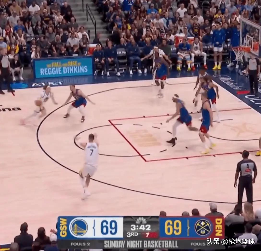 波杰姆斯基真独狼啊

勇士93-116掘金，第三节一次进攻中，波杰姆斯基持球单打