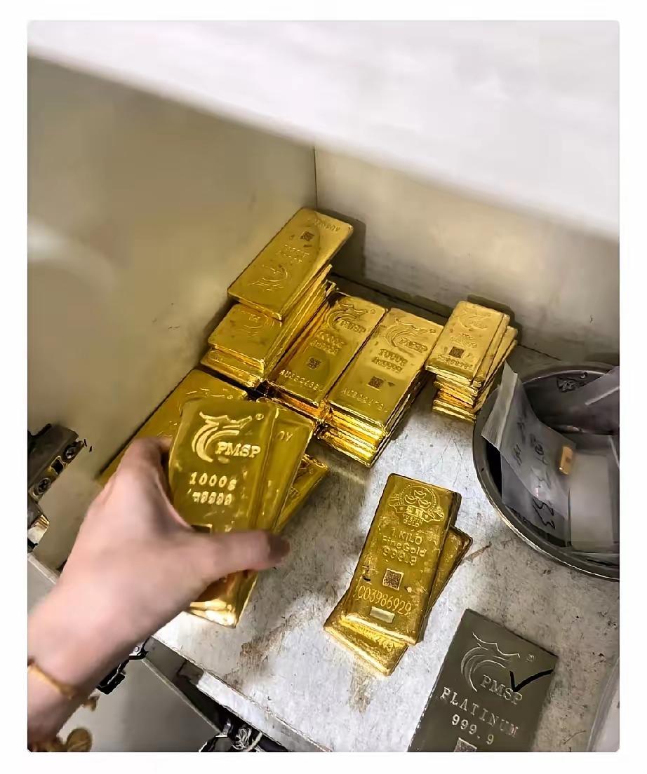 手里有黄金的朋友，赶紧听我一句掏心窝的劝！

尤其是1100-1300入手的，别