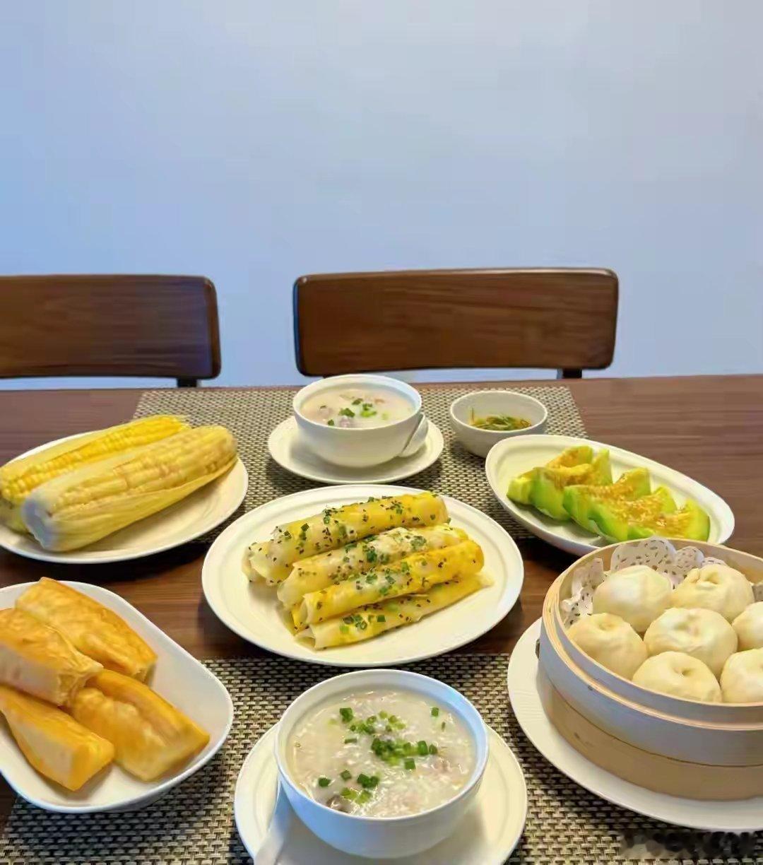 废寝可以，不能忘食，生活需要烟火气，美食能治愈一切小情绪，周末愉快。 