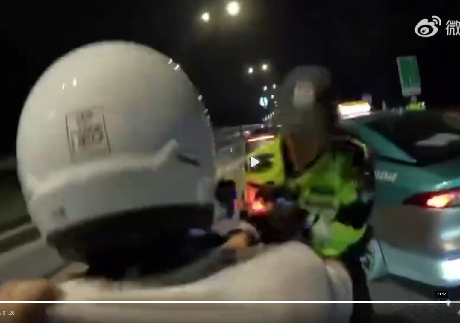 我也喜欢摩托车，但我是真的看不上某些骑摩托的人。嘴边挂着一句“两轮承载灵魂”，在
