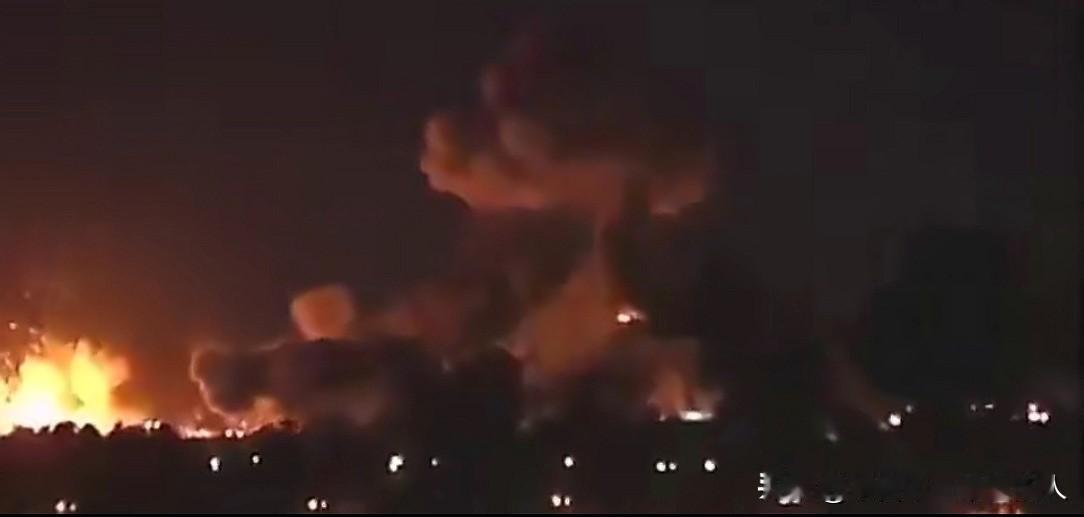 突发🅾️:巴基斯坦空军轰炸了塔利班在阿富汗首都喀布尔的总部！
有报道称塔利班高