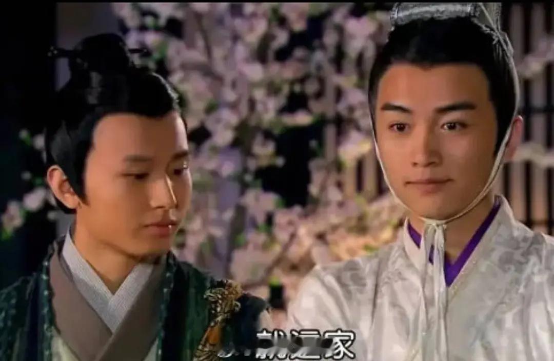 都嘲ee没有路人缘，其实凭他的资质被强捧到这个地步已经远远超出他本来的水平了，以