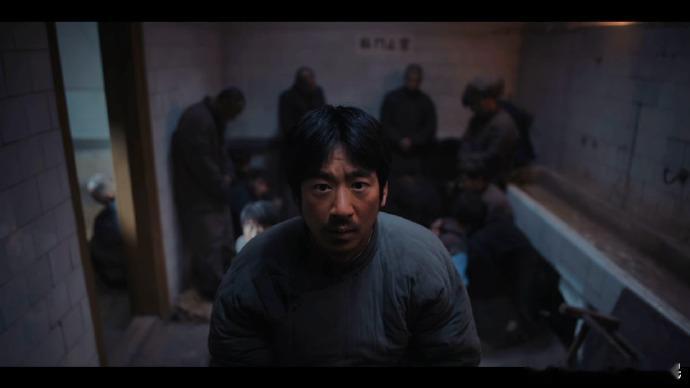 反人类暴行 算导果然没让人失望！👖这部剧细节还原到偏执，道具皆为证物，中午追更