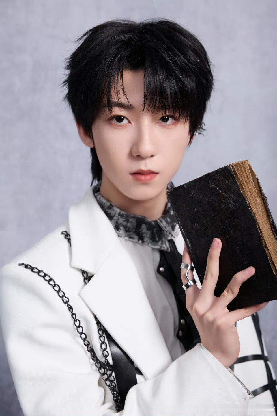 杨博文第一天即将开始杨博文在这里给自己加个油吧杨博文在这里给自己加个油吧 