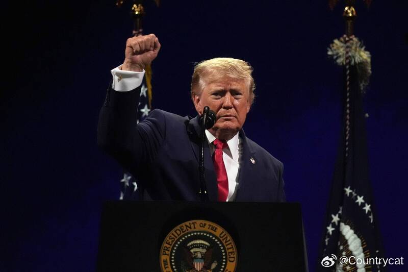 美国建国250周年国庆 特朗普：美国无需为强大感到羞愧海外新鲜事 当地时间4日，
