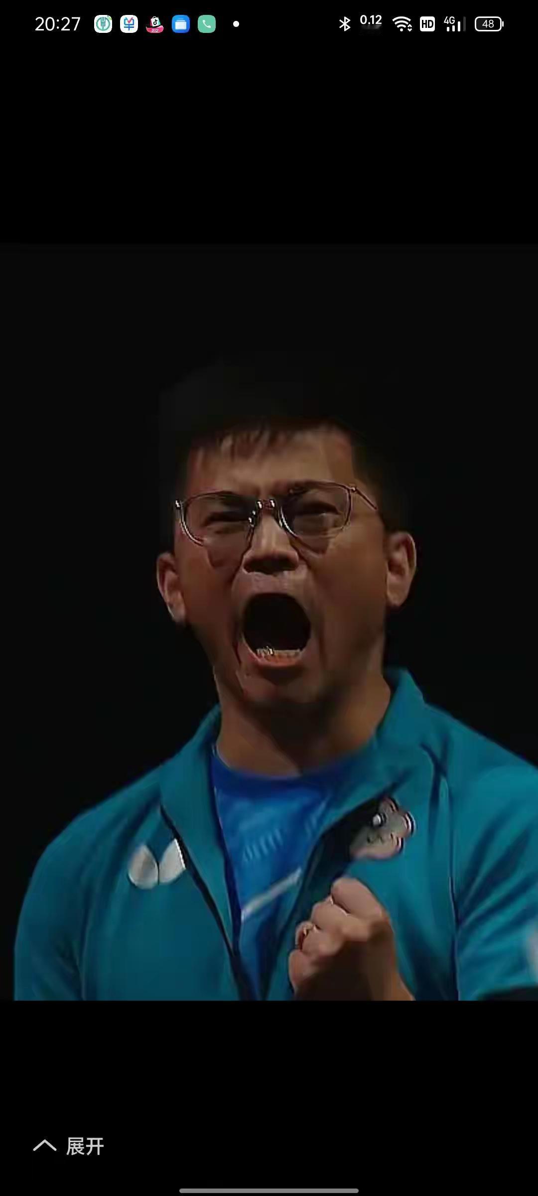 谁能不被林昀儒教练这波操作戳中！
多哈赛场边，
他声嘶力竭的呐喊穿透喧嚣，
弟子