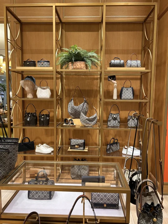🏖️Tory Burch 观音桥星光🌟68商场 活动预售开始啦，全...