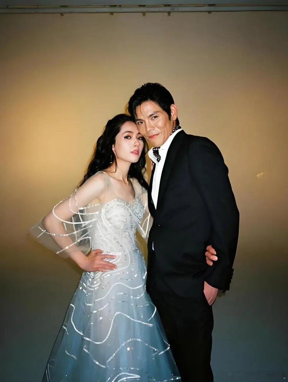 #向佐自曝与郭碧婷从未吵过架# 向佐坐在黄子韬徐艺洋车上自曝与郭碧婷从未吵过架，