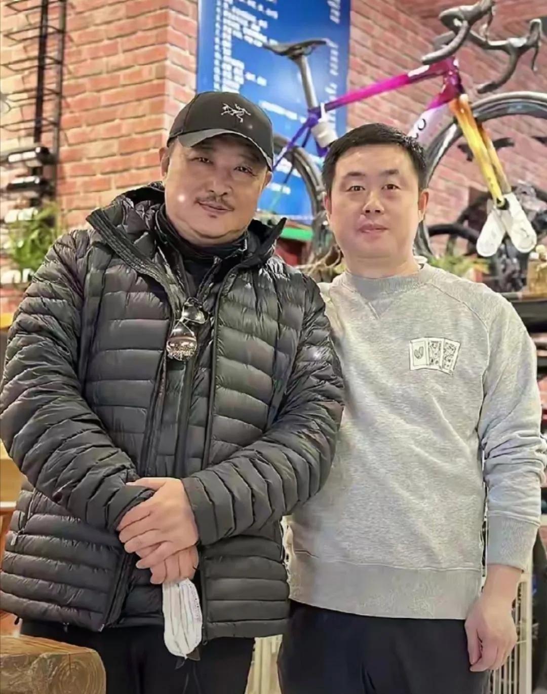 毫不夸张的说，《东北一家人》可以排进国内喜剧的前三名。至于其他两部可以是《我爱我