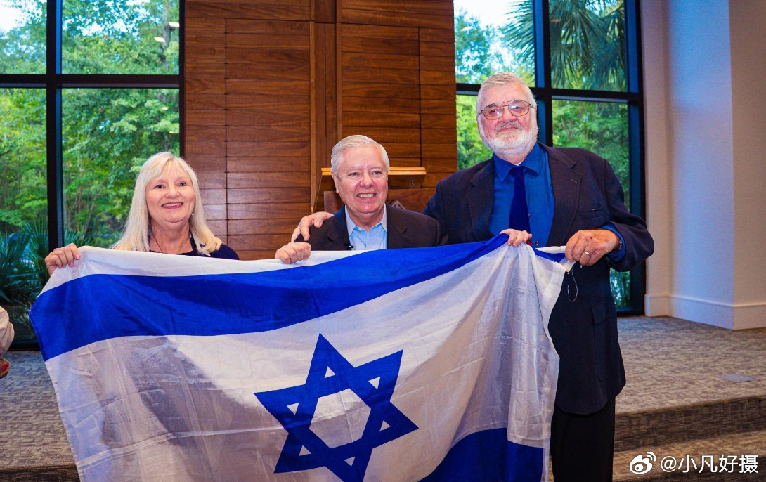 据称是同性恋的参议员林赛·格雷厄姆曾与美国情报人员一同前往以色列，指导内塔尼亚胡