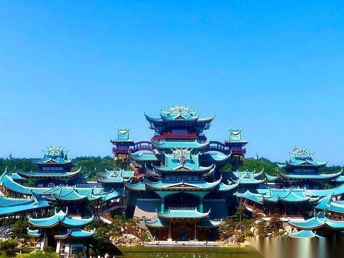 手机屏幕来回划拉，日历一切到周末，那个“市民票”的预约按钮永远是一片死灰。
烟台