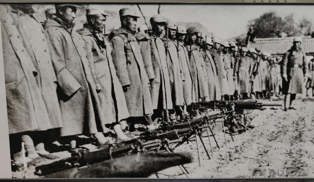 神奇的老照片：穿着日军冬季军服的八路军！

1939年10月，日军集中2万余人对
