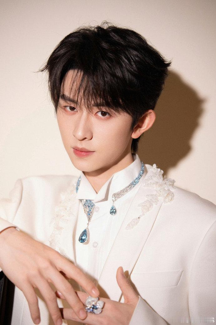 吴添豪张翅陈添祥何健麒 新短男F4 超话数据总结的新短男 F4 来啦！吴添豪、张