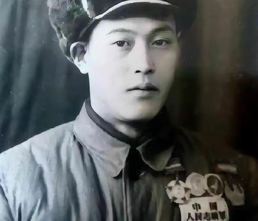 1952年，志愿军战士张文荣被美军俘虏后叛变，经过改造后，张文荣被安排打入志愿军