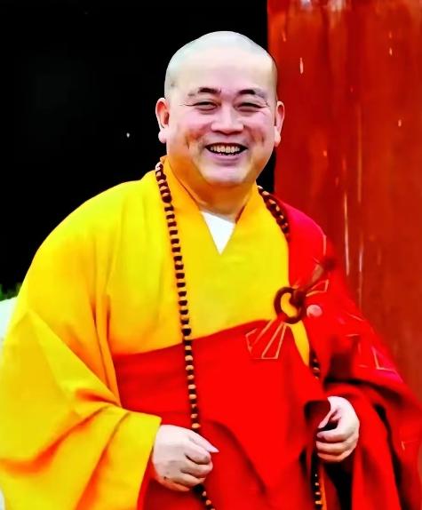 被判24年的释永信以为自己逃过一劫

但没想到，2天后他又一次被牢牢钉在耻辱柱上