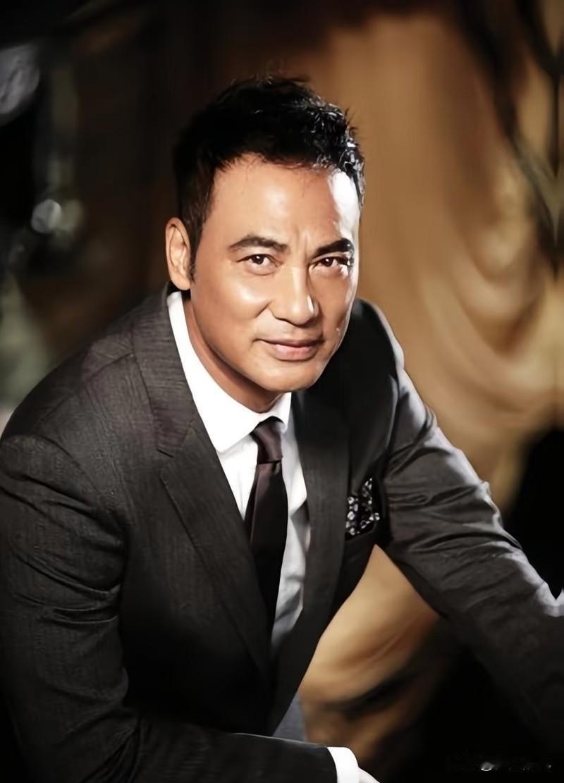 见过70岁老人摔跤，
能摔出全场掌声的吗？
任达华做到了！

最近流出的这段视频