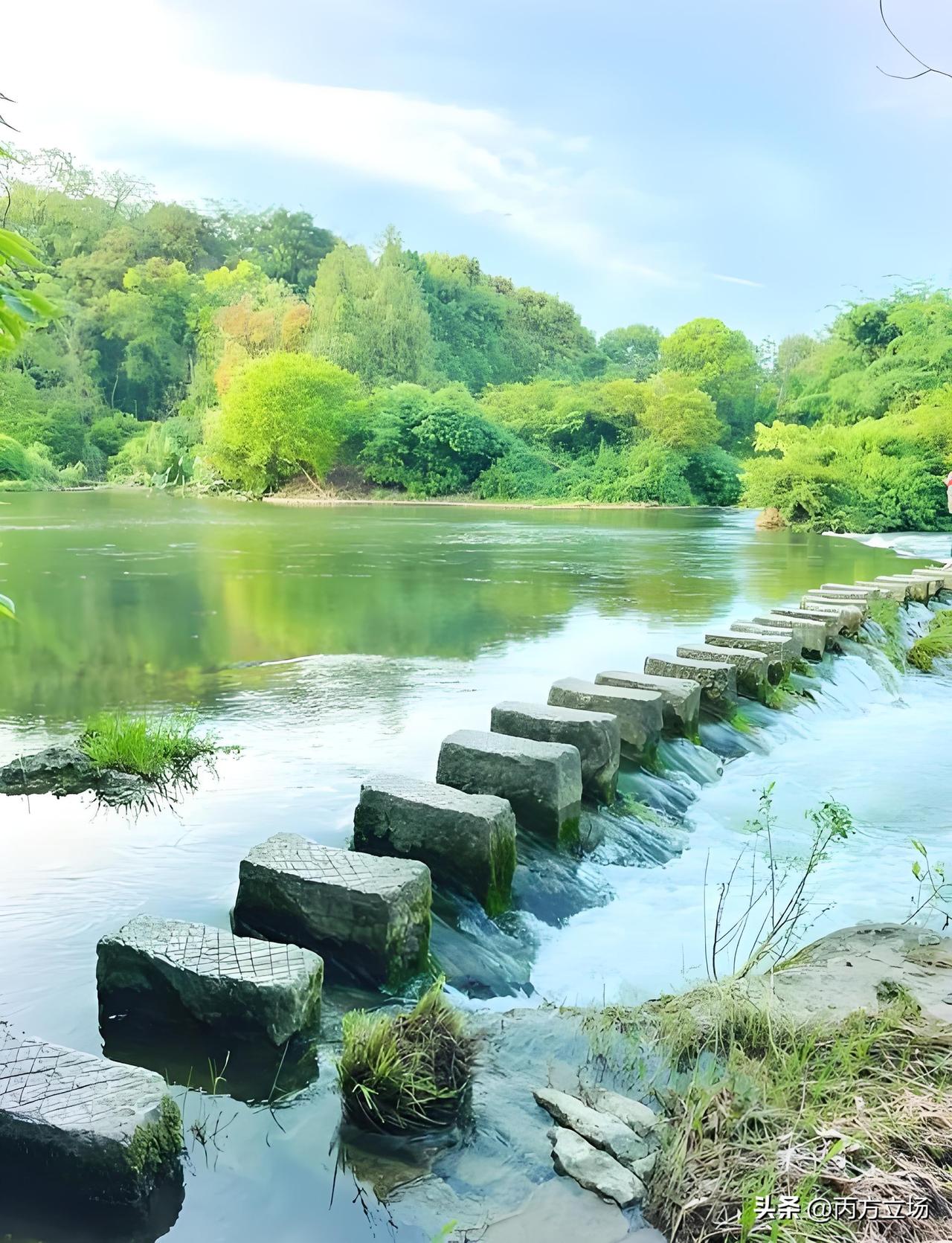 在贵阳待了整整五年，彻底明白为啥说这个地方让人离不开？先说天气，一年就穿两三个月