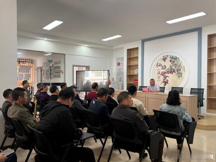 台州仙居这堂课讲出梅好未来沉浸式移动课堂，摒弃传统照本宣科，采用 “干部讲政策、