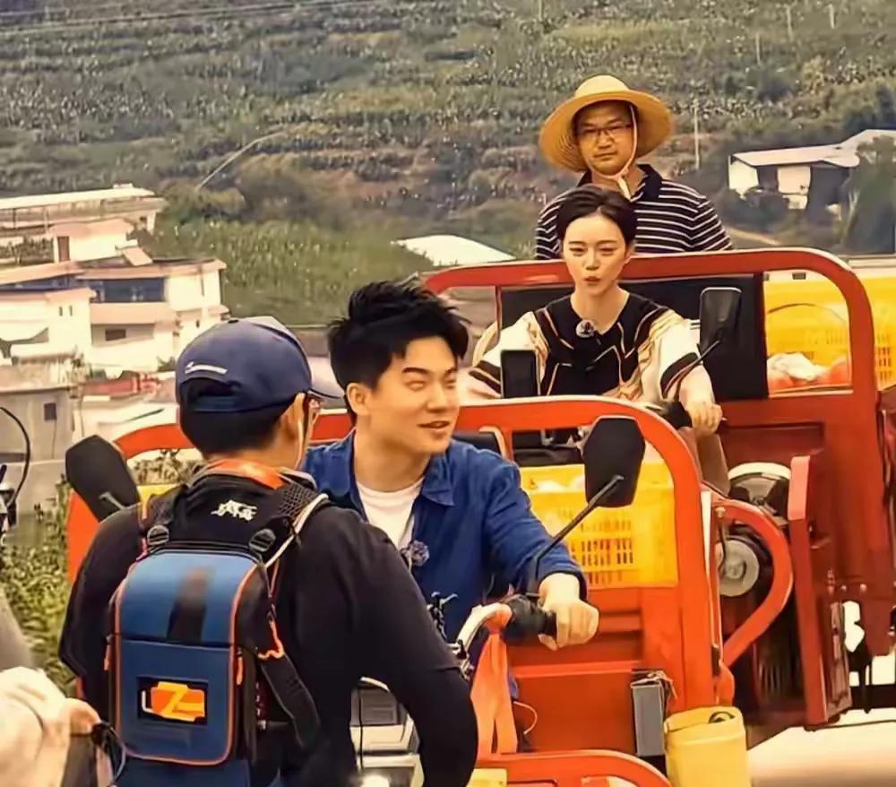 女本柔弱，遇彪哥则强！
这段时间，彪哥培养出来两个三轮车手，一个潇潇，另一个是小