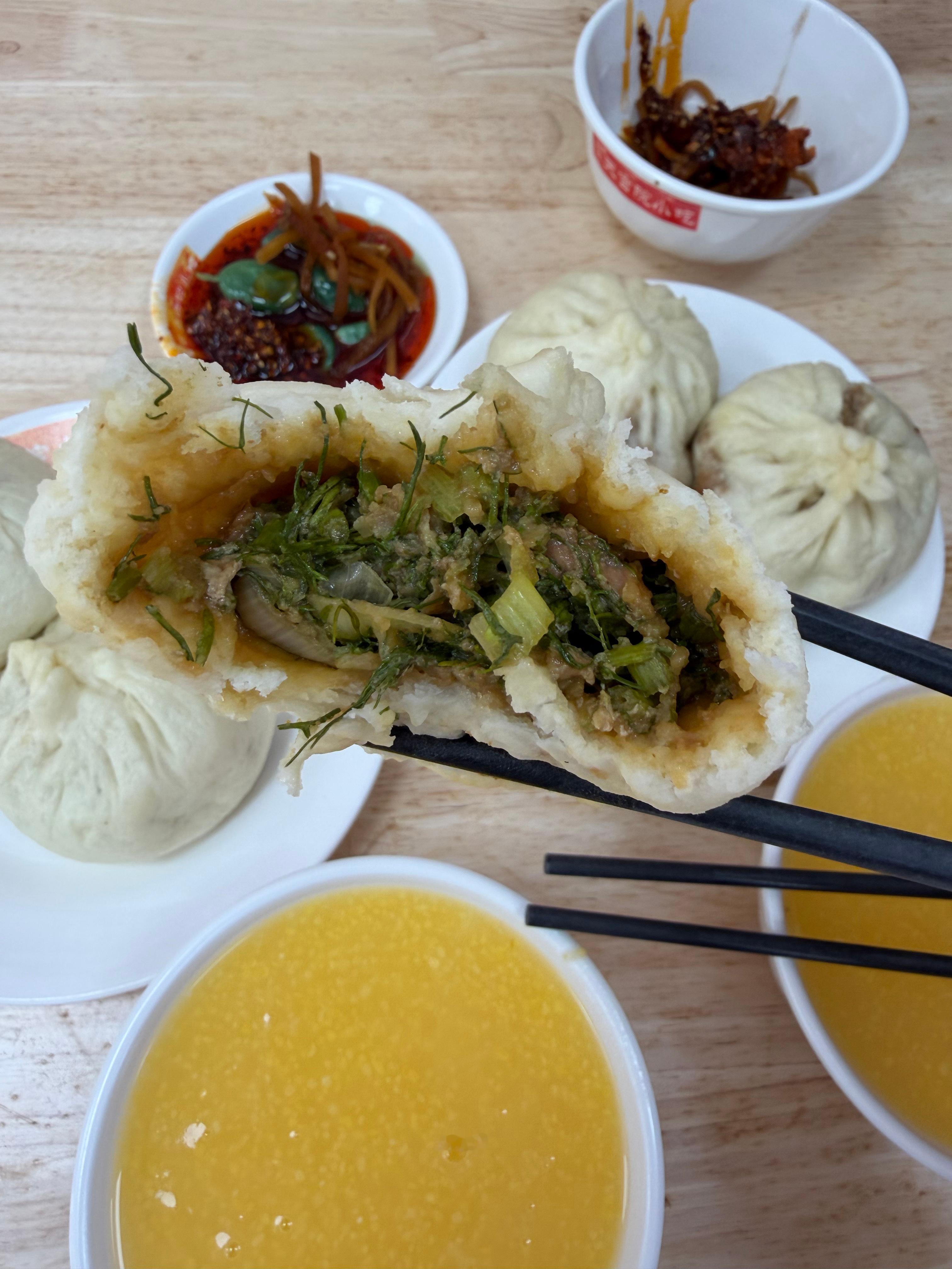 cv天空  早～又吃到茴香猪肉包子啦😋 
