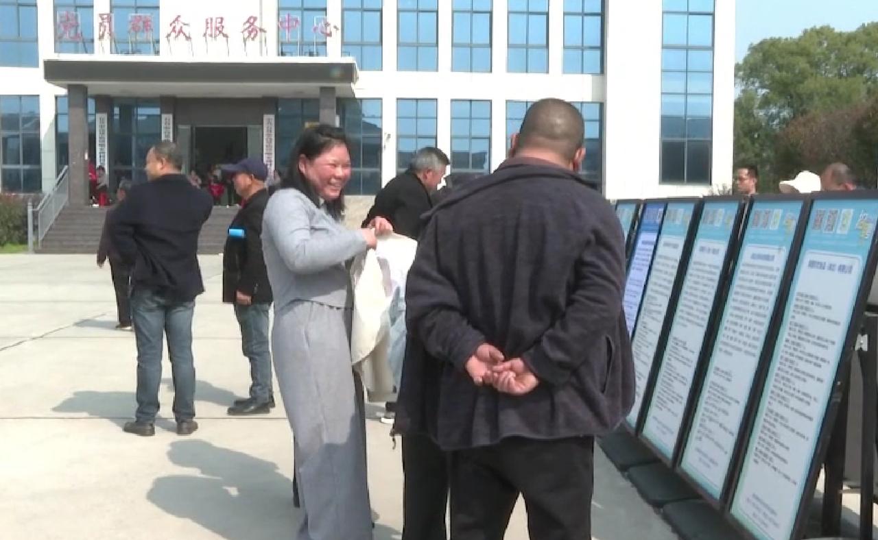 石首高基庙镇：村晚搭台送欢乐，招聘赋能促增收，破解乡亲两大难题
不少乡亲平时在家