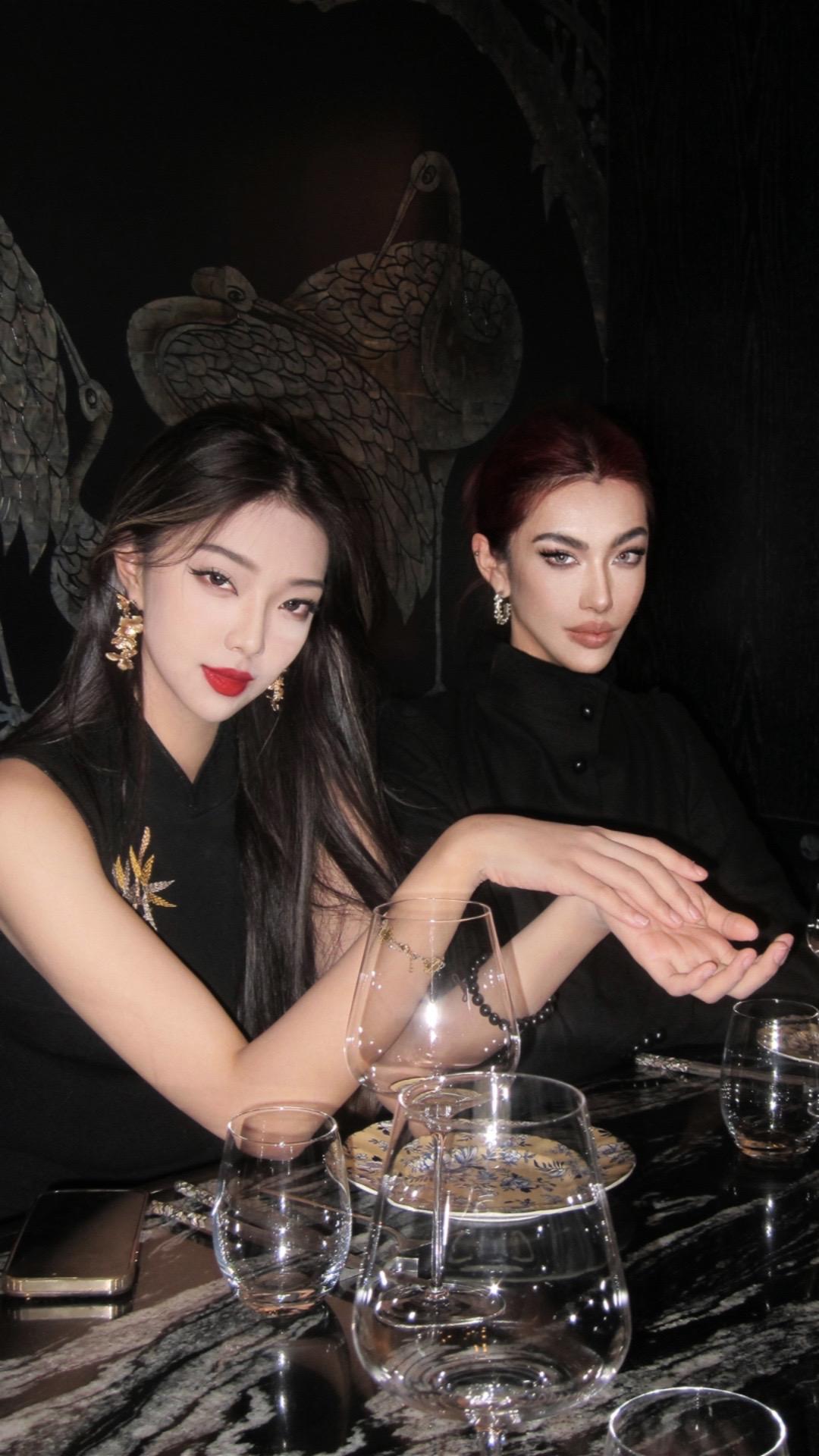 猜猜谁是妈妈谁是女儿🫰🏻。