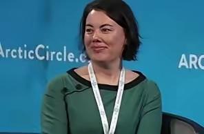 格陵兰矿产资源部的部长纳塔尼尔森说了一句大实话，我们天天在防着中国，整天喊着去中