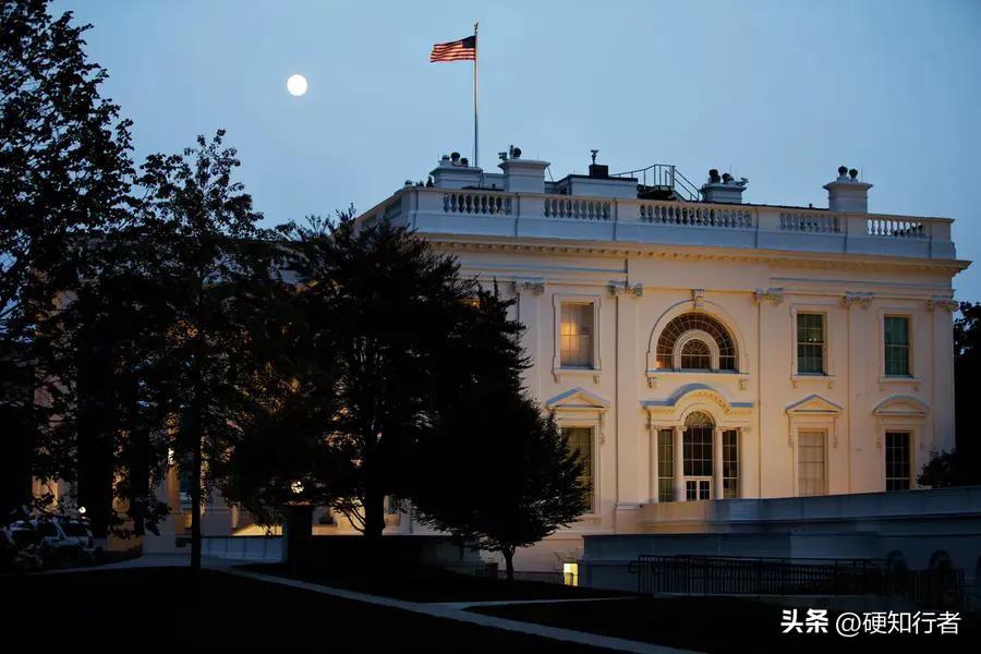 美国解密的"黑三角"，现有飞行器对不上！


一个翼展4米5的"黑三角"，悬停2