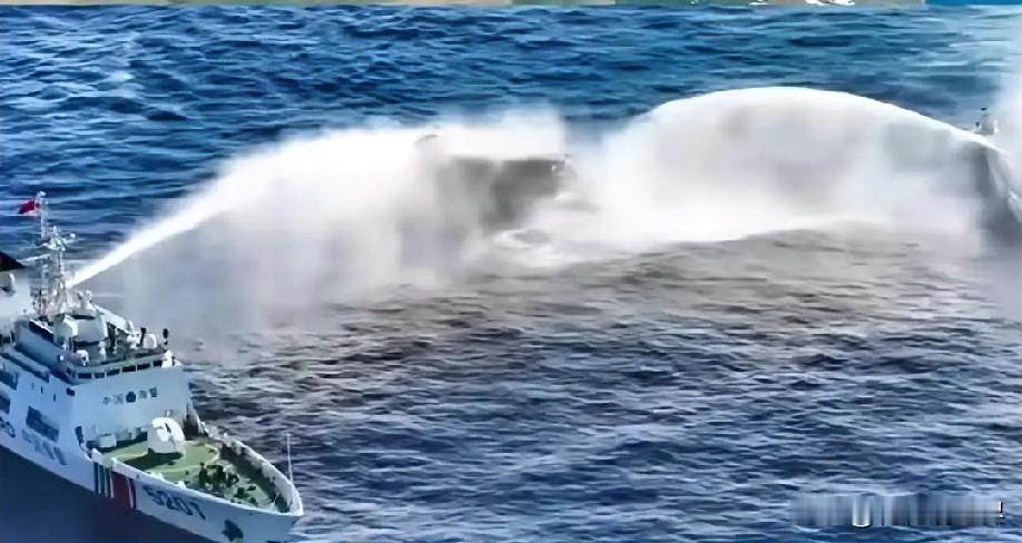 12月14日晚上的最新消息速报，全都不容错过，第一条：南海仙宾礁对峙：菲方碰瓷炒